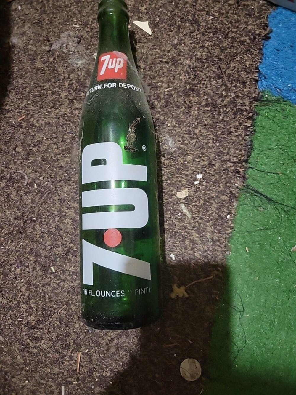 7UP Soda Pop Bottle 16oz Green Glass Red White Logo Red Bubble Vtg
